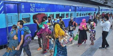 Uttar Pradesh Govt to set up Migration Commission to ensure job & social security