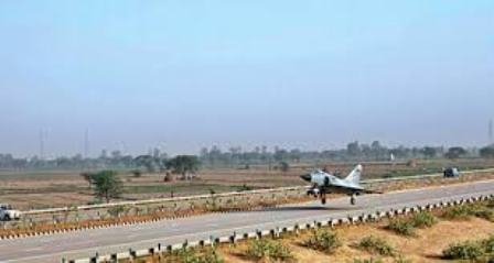 UP becomes first Indian State to have 2 Expressway airstrips for landing & take-off of fighter planes