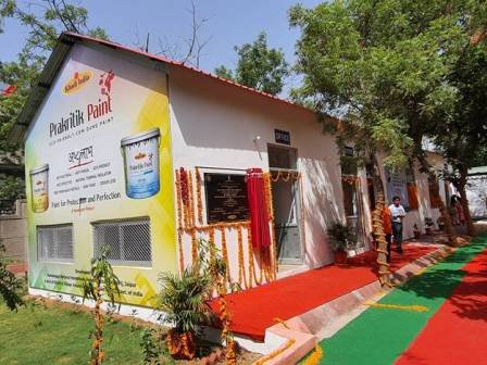 Nitin Gadkari becomes “Brand Ambassador” of Khadi Prakritk Paint, India's first paint made from Cow Dung